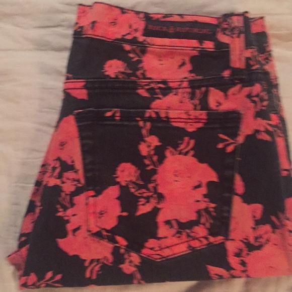 🍄Rock&Republic Floral Skinny Crops🍄 - Picture 2 of 8